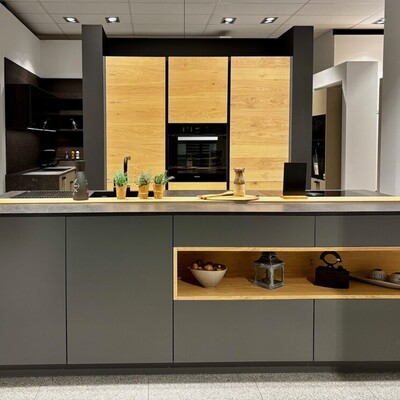 intuo nubo GL 02C orion - finiso GL 03M weißeiche geölt Perfektes Team: Hochschrankgruppe Holz, Insel Lack, Arbeitsplatten Keramik - Sonderpreis: 12.900,-- Euro! intuo nubo GL 02C orion - finiso GL 03M weißeiche geölt Perfektes Team: Hochschrankgruppe Holz, Insel Lack, Arbeitsplatten Keramik - Sonderpreis: 12.900,-- Euro!